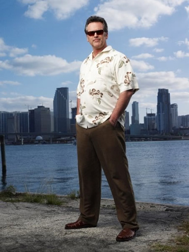 burn_notice_bruce_campbell_sam_axe_02-2