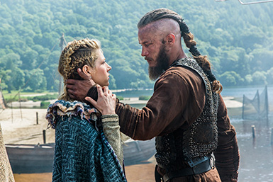 L-to-R_-Lagertha-(Katheryn-Winnick)-and-Ragnar-(Travis-Fimmel)