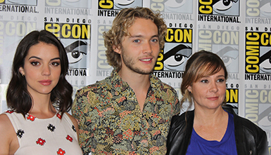 Adelaide-Kane-Toby-Megan-REIGN-by-JS