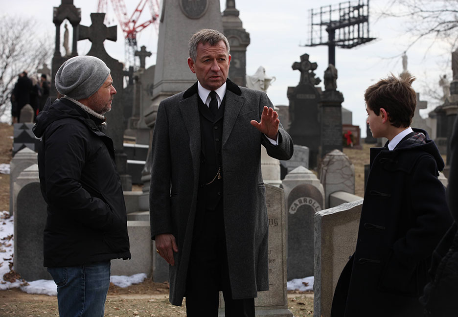 Gotham_BTS_pilot_Gotham_Cemetery_0886