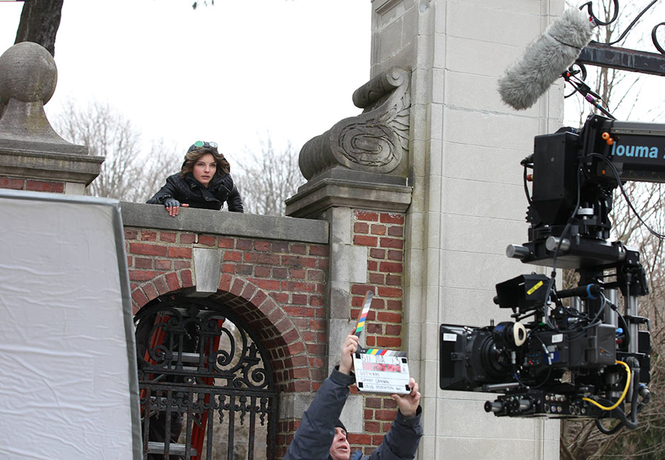 Gotham_BTS_pilot_Wayne_Manor_0402